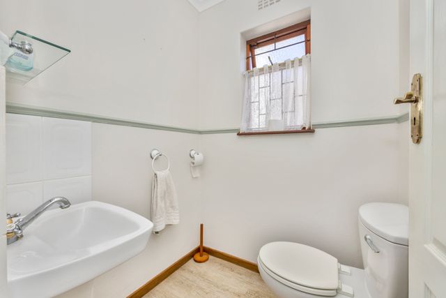 To Let 6 Bedroom Property for Rent in Fish Hoek Western Cape